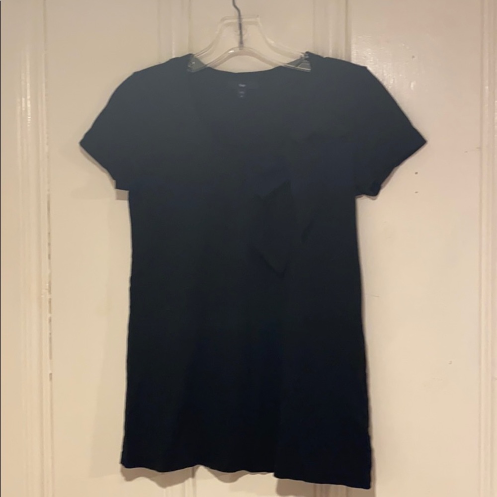 Gap black top with bow